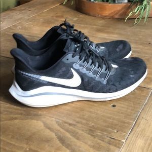 Nike zoom vomero 14 running shoes